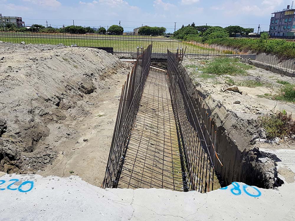 雞舍糞溝鋼筋綁紮