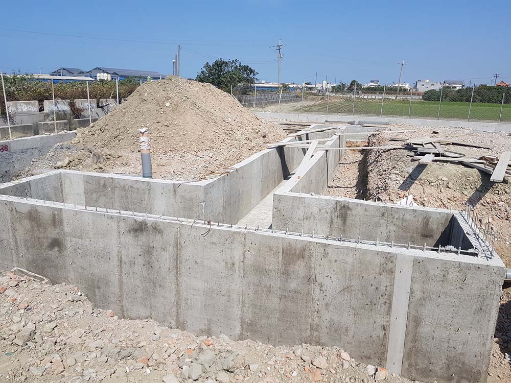 雞舍拖糞溝拆模後