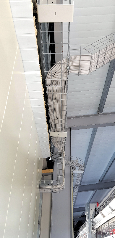 設備拉線整齊不怕鼠咬