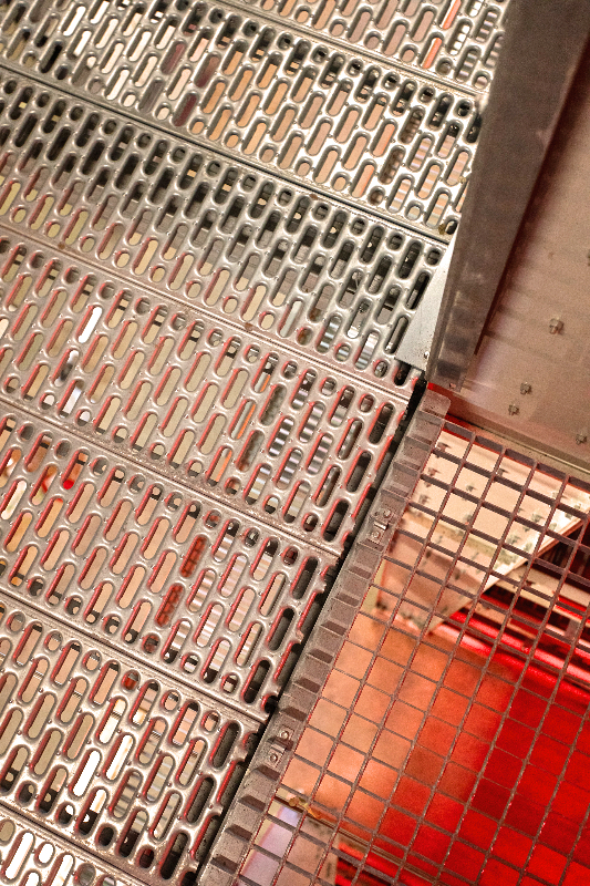 走道與後方錨道