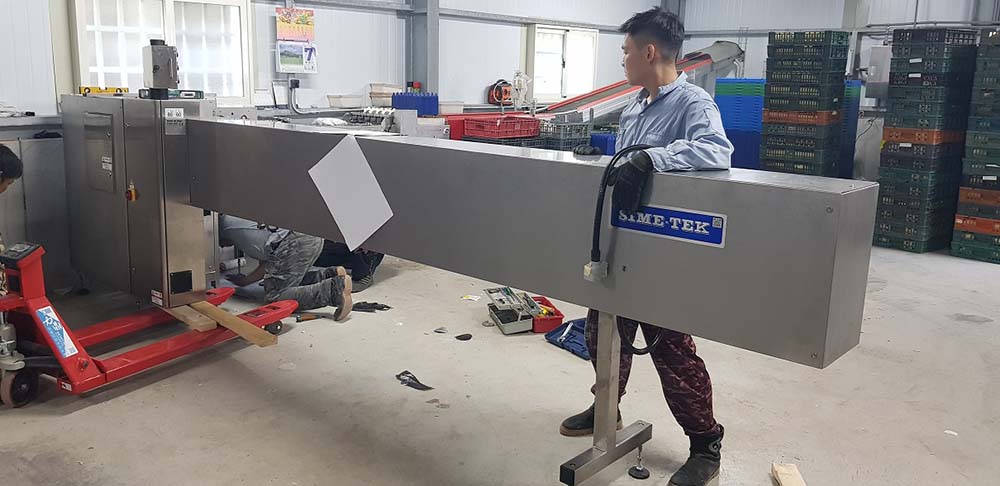 機器各部位依序組合