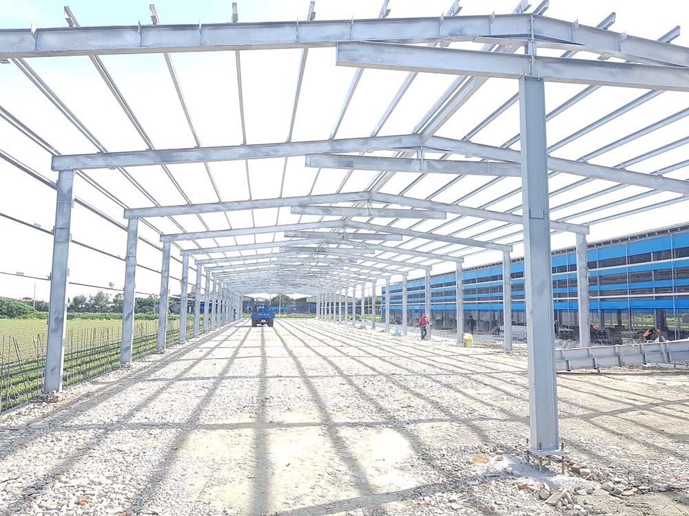 鋼構組立完成(前視角)